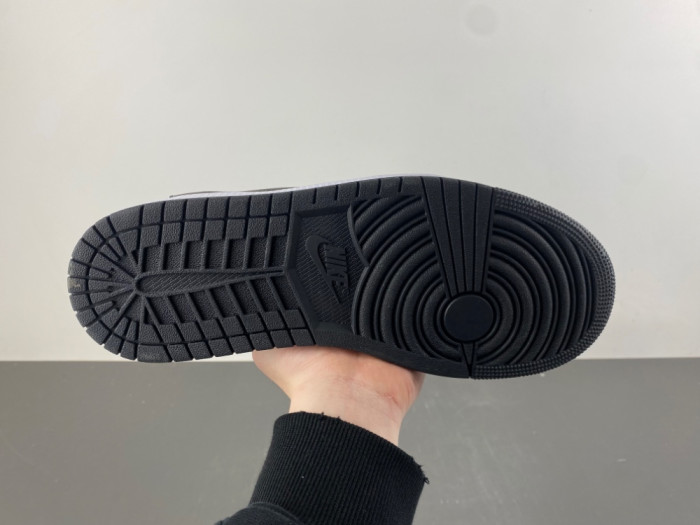 Travis Scott x Air Jordan 1 Low OG XZ6868 002