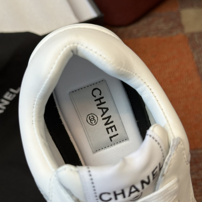 Ch**el sneaker