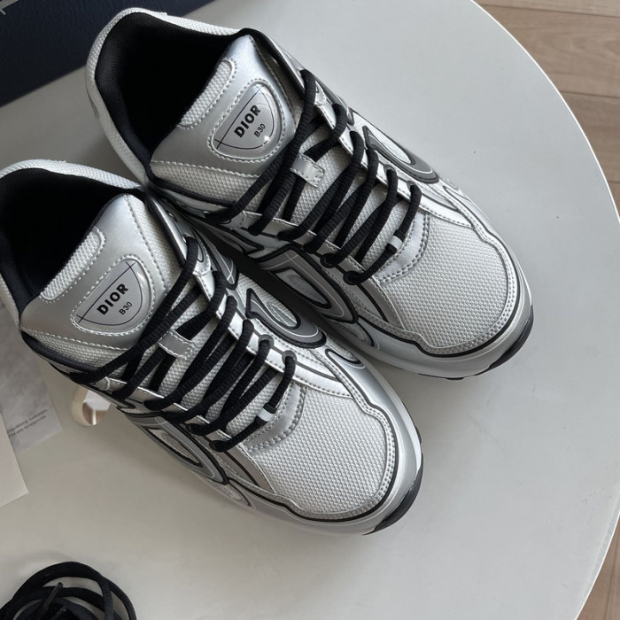 D1OR B30 SNEAKER