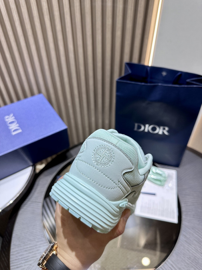 D1OR B30 SNEAKER