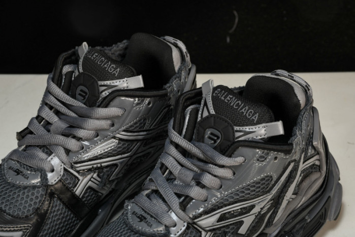 BLCG RUNNER SNEAKER