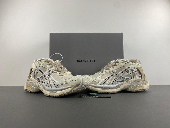 blcg runner sneaker