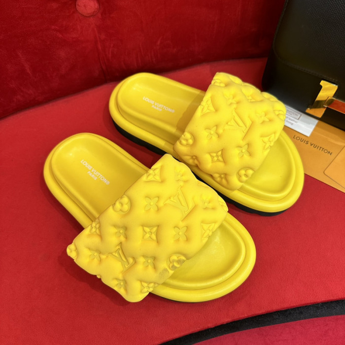 LOU1_TON POOL PILLOW COMFORT MULE (EU35-EU40)